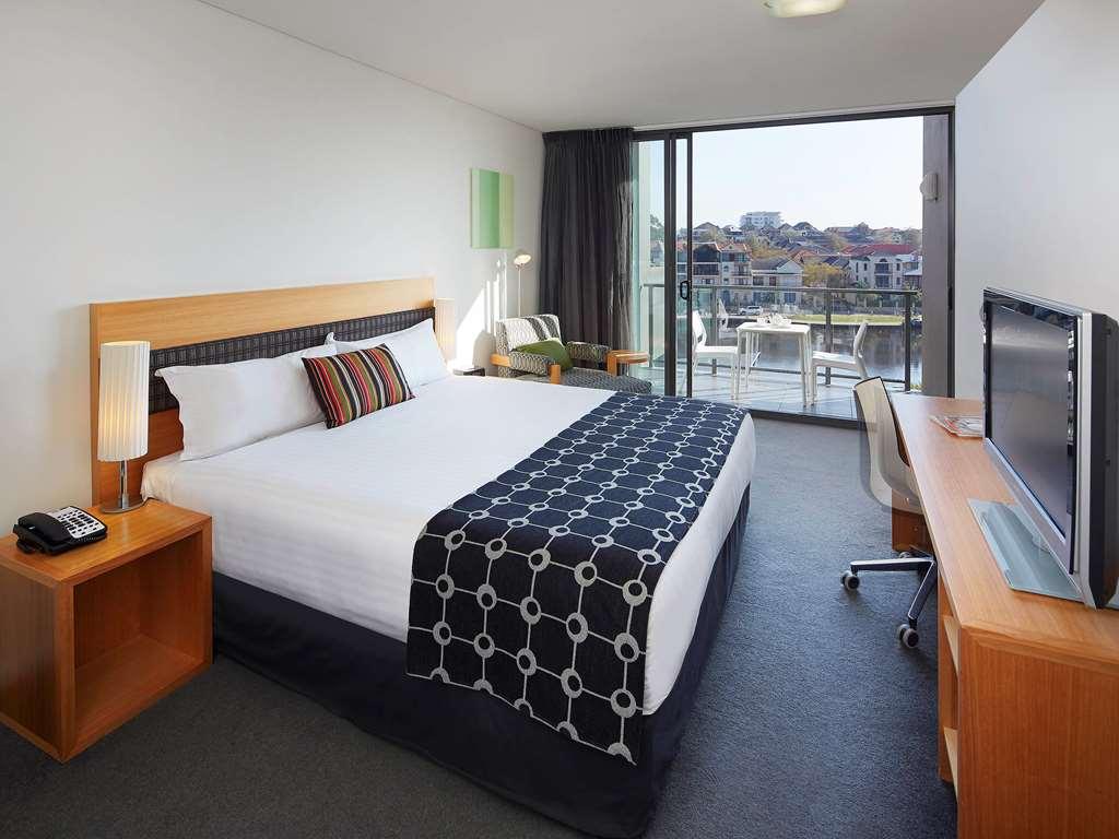 East Perth Suites Hotel Экстерьер фото