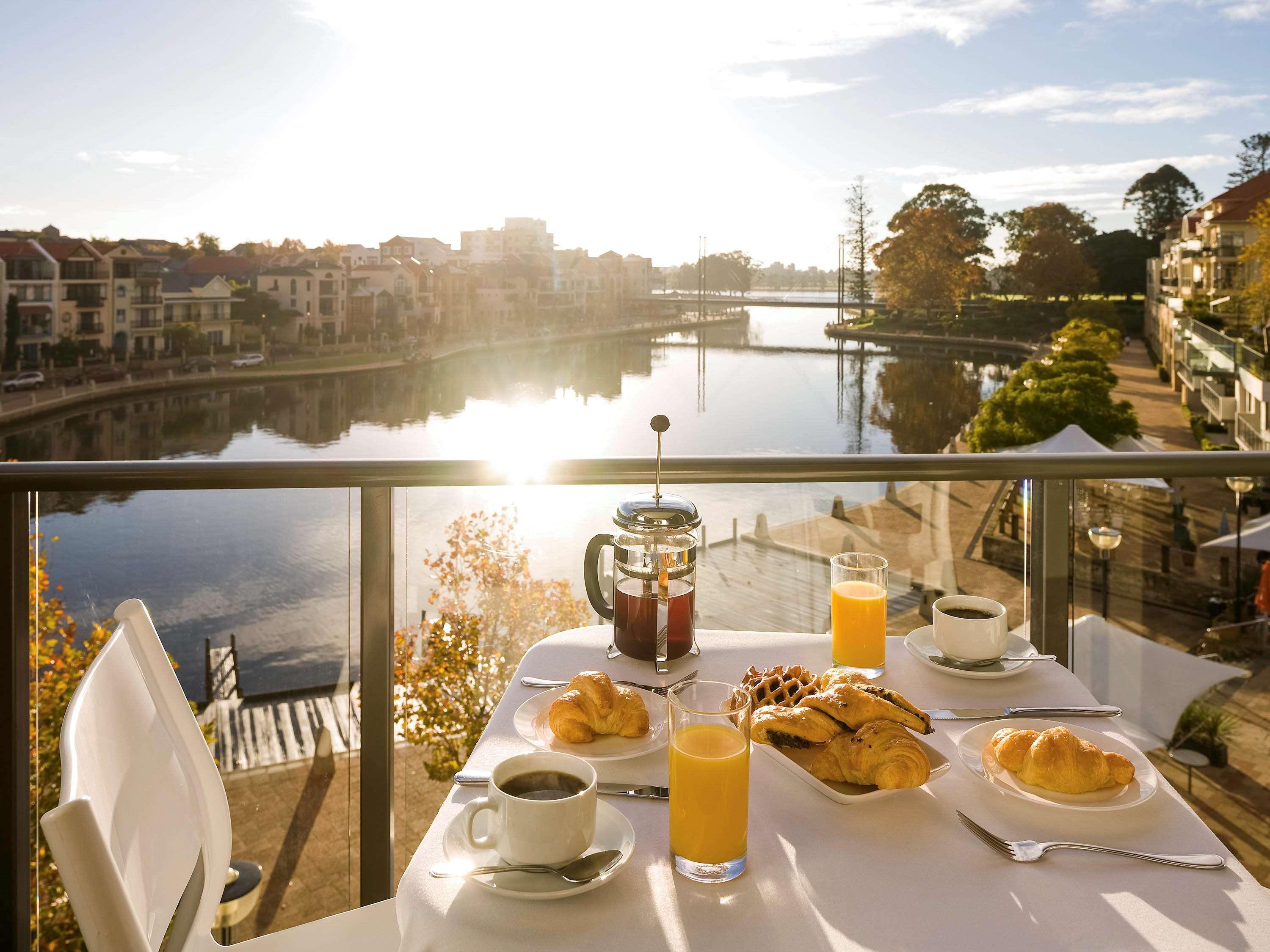 East Perth Suites Hotel Экстерьер фото