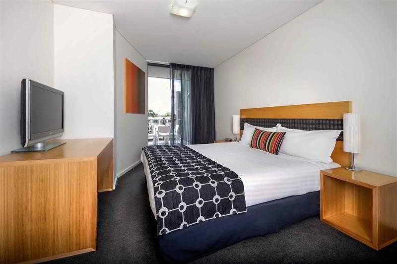 East Perth Suites Hotel Экстерьер фото