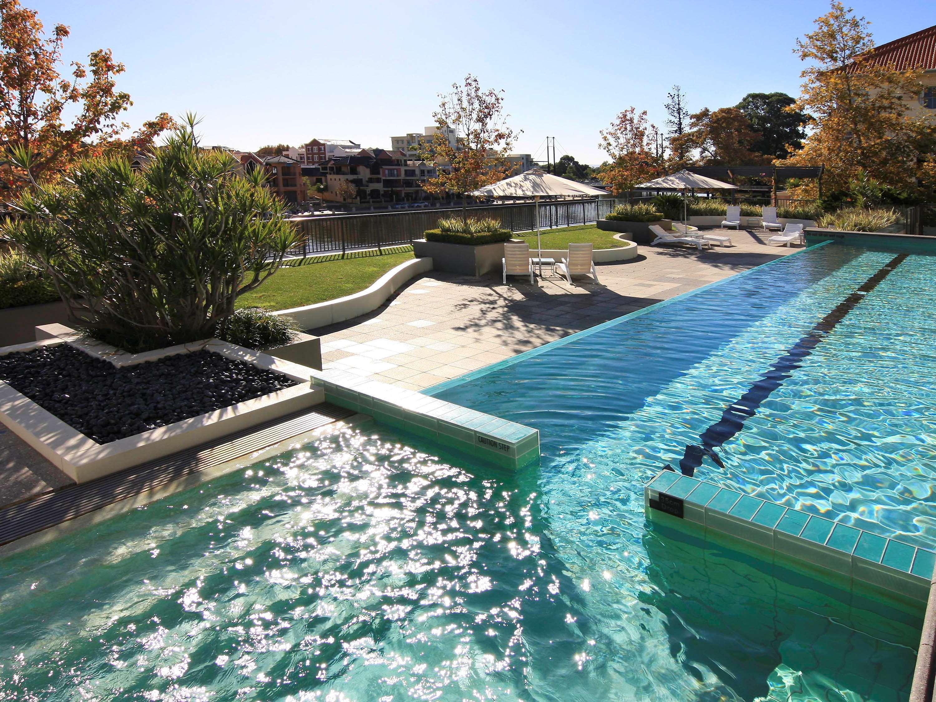 East Perth Suites Hotel Экстерьер фото