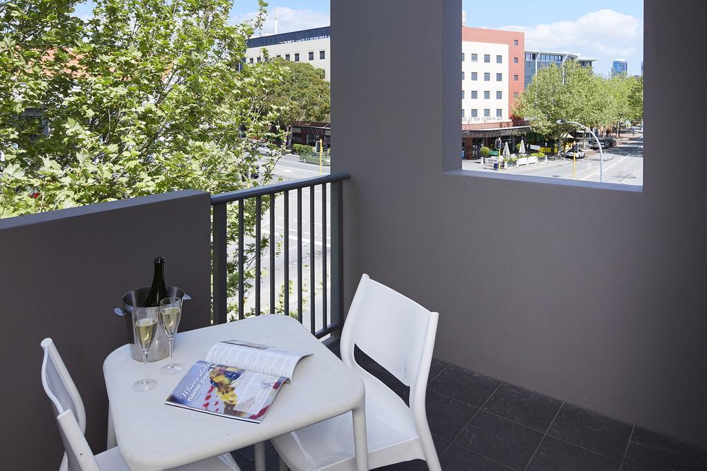 East Perth Suites Hotel Экстерьер фото
