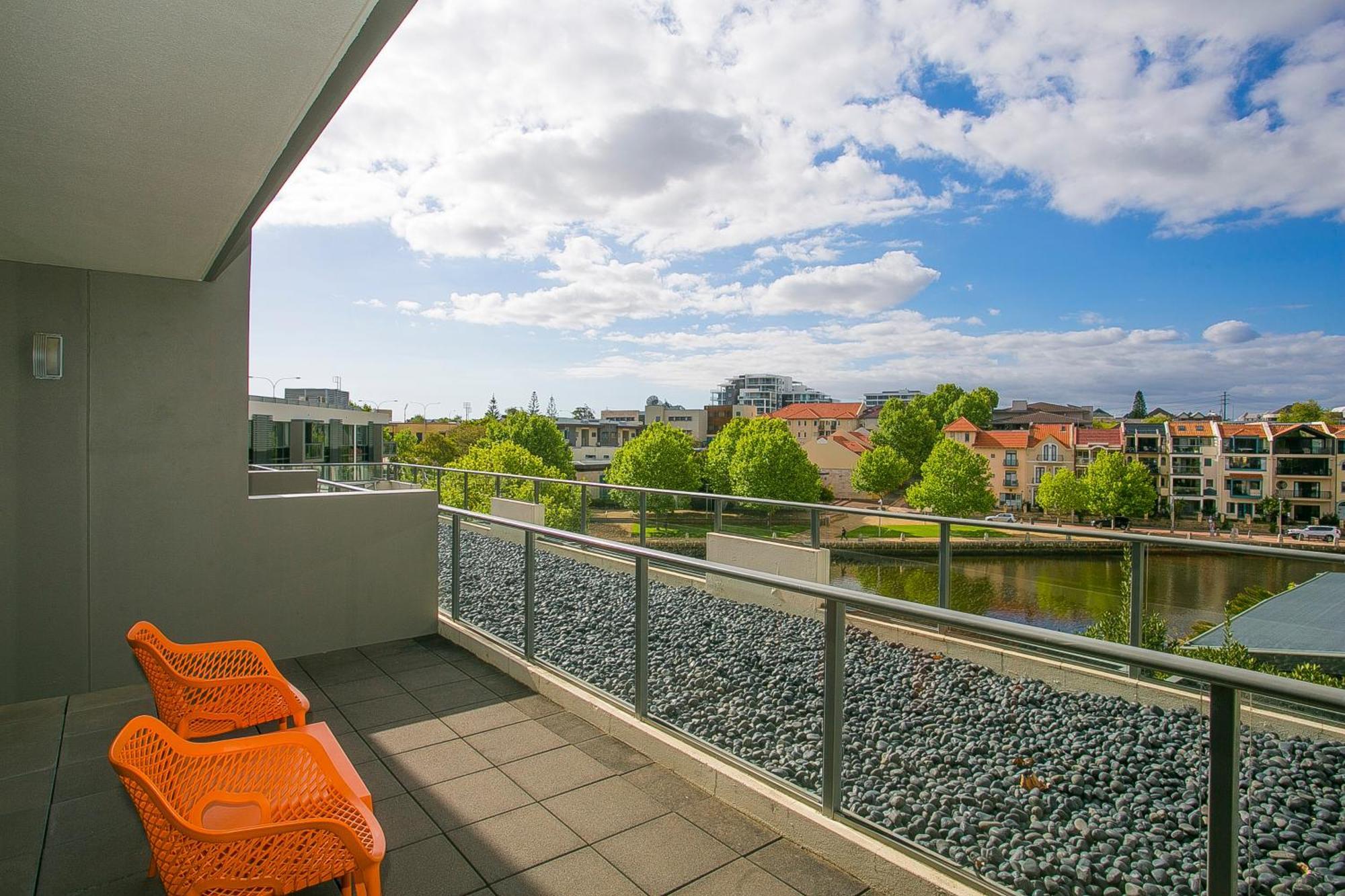 East Perth Suites Hotel Экстерьер фото