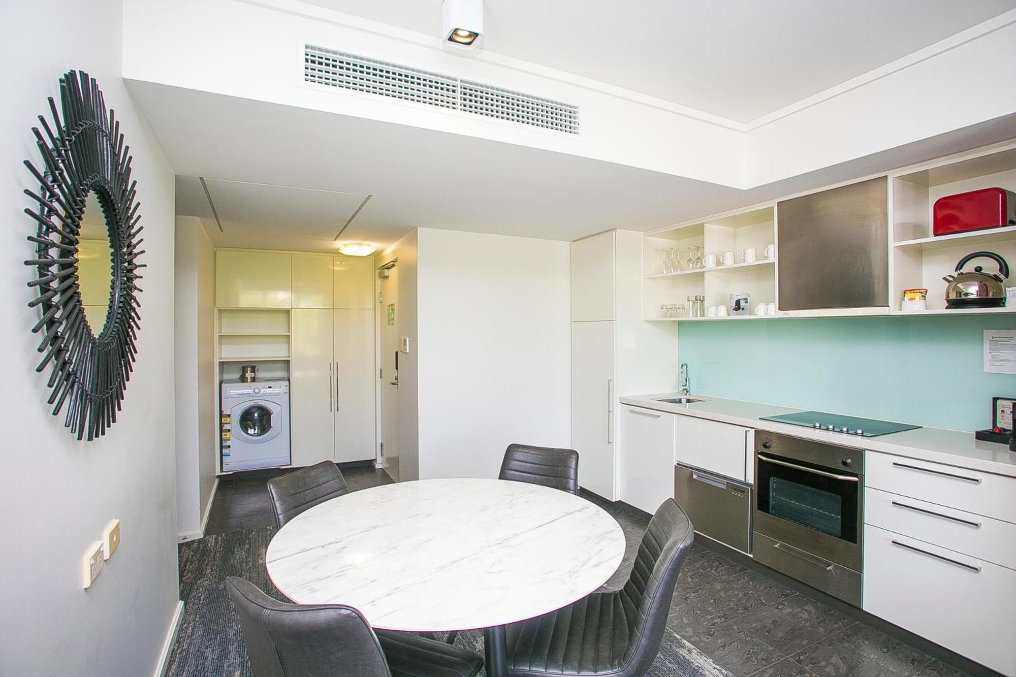 East Perth Suites Hotel Экстерьер фото