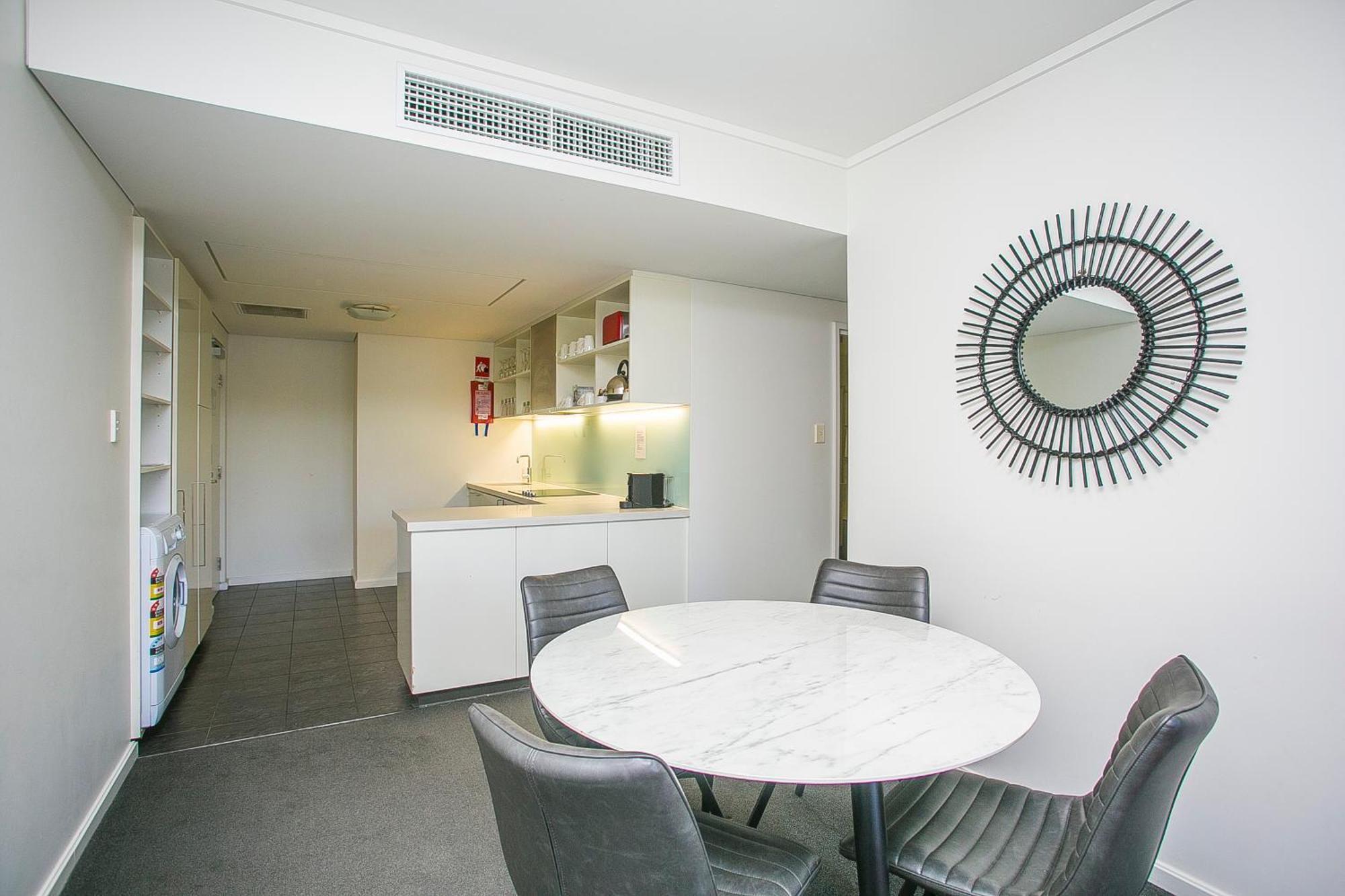 East Perth Suites Hotel Экстерьер фото