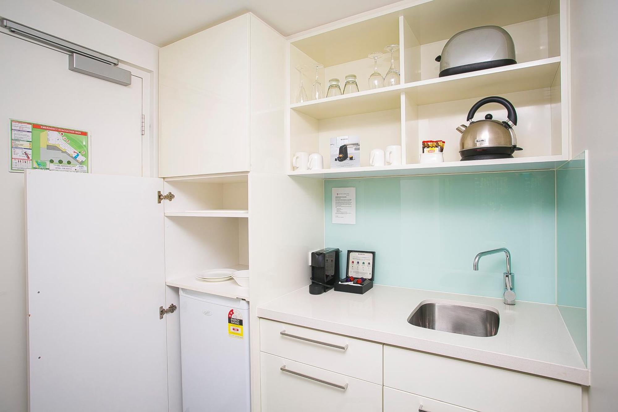 East Perth Suites Hotel Экстерьер фото