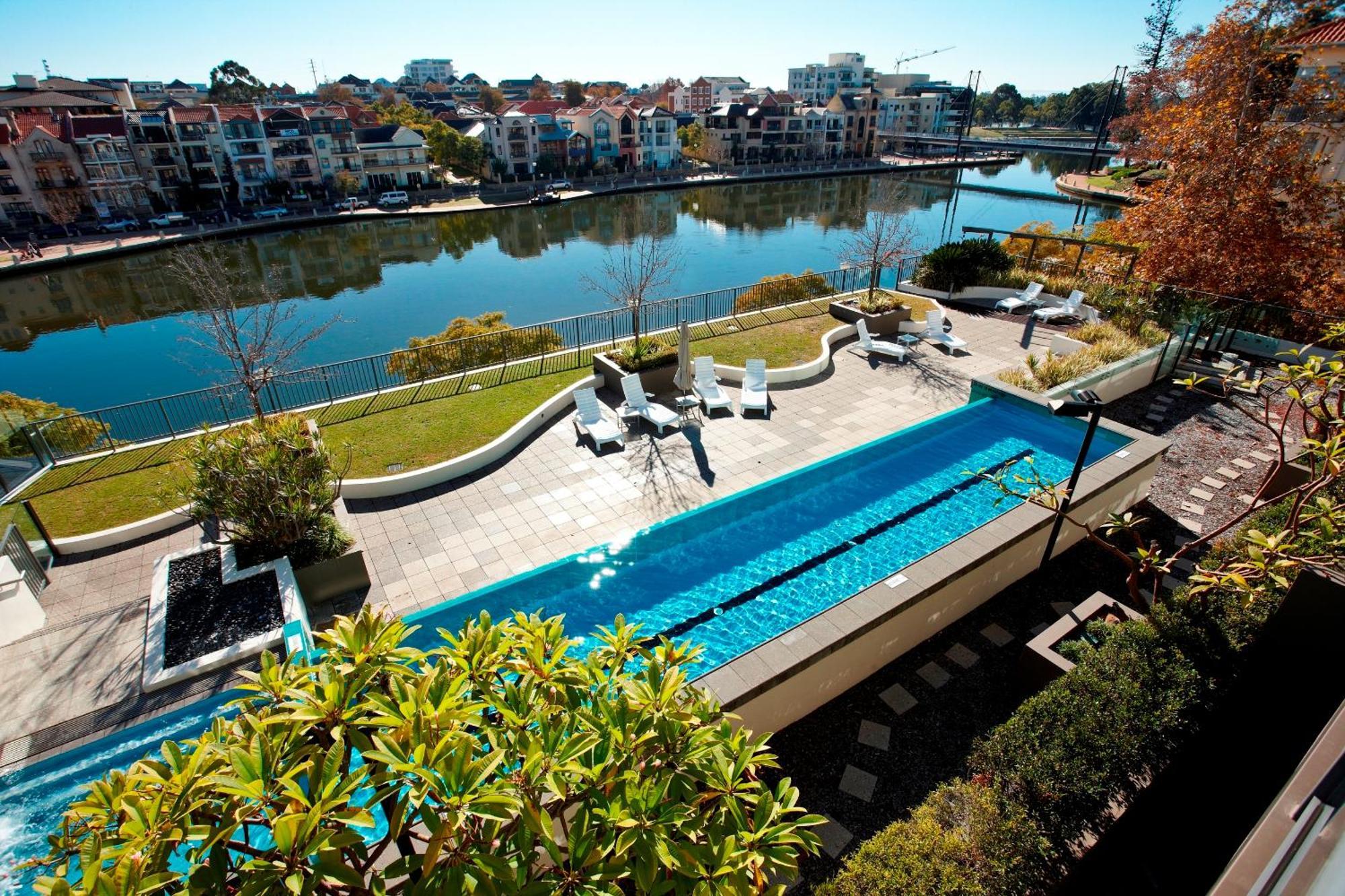 East Perth Suites Hotel Экстерьер фото